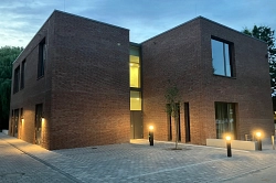 Haus der Musik und Begegnung am Abend